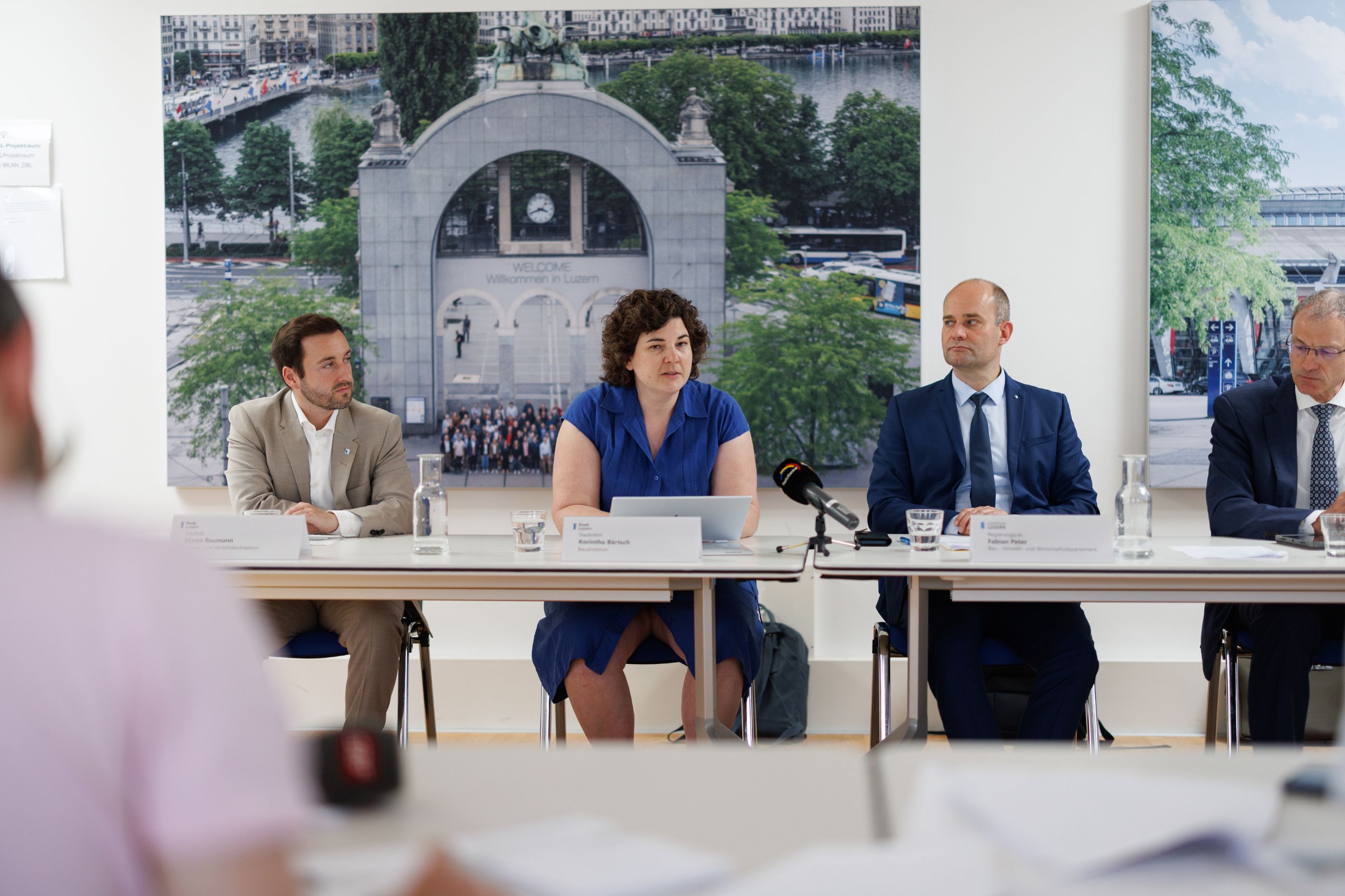 Kanton und Stadt Luzern unterzeichnen eine Vereinbarung zur Weiterentwicklung des Verkehrssystems im Raum Bahnhof Kanton und Stadt Luzern unterzeichnen eine Vereinbarung zur Weiterentwicklung des Verkehrssystems im Raum Bahnhof